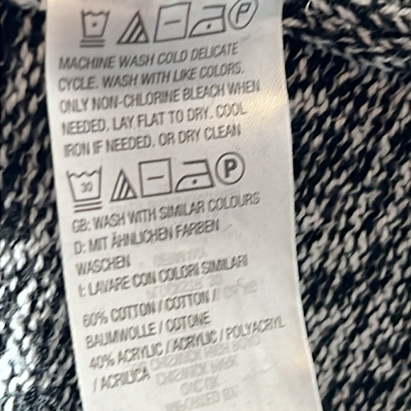 Peace Love World Two Tone Sweater Size Small - Picture 8 of 11